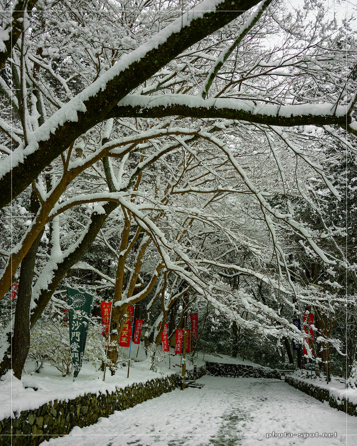 山科 毘沙門堂の雪景色