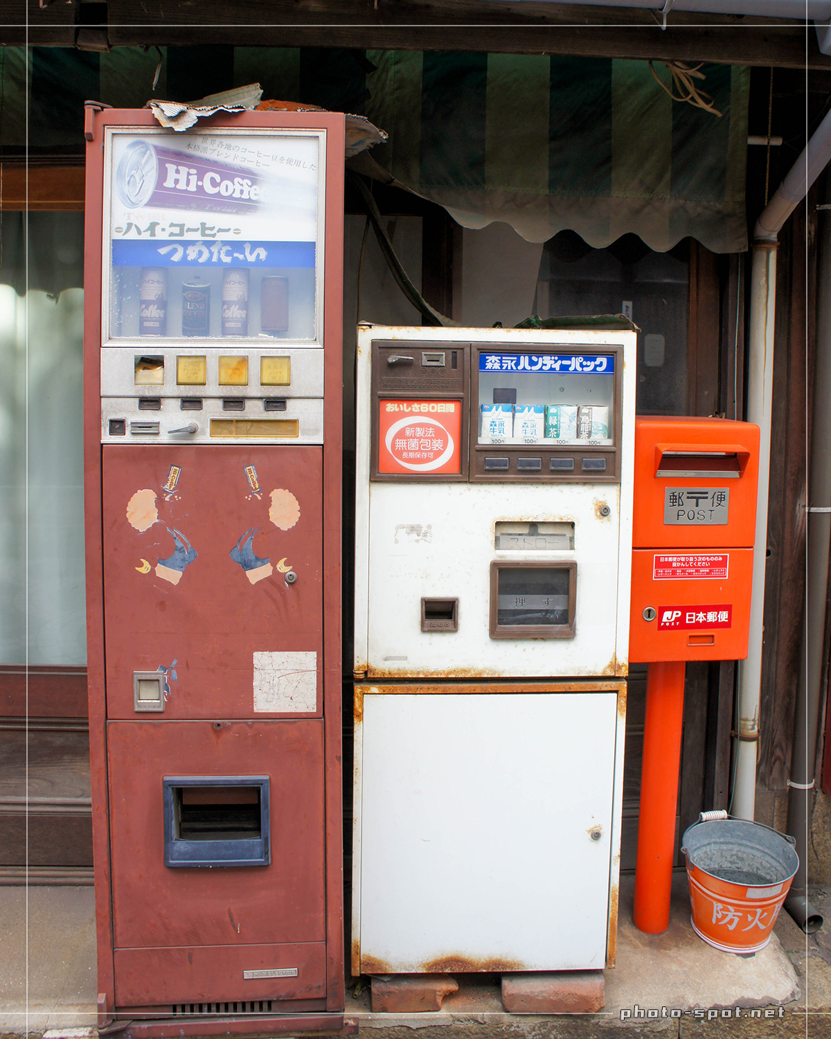 鞆の浦で見つけたレトロな自動販売機
